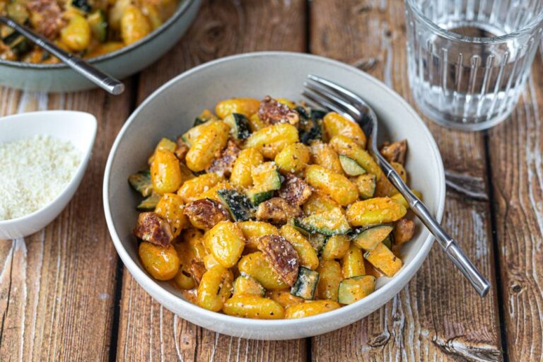 Gnocchi z cukinią i chorizo